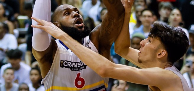 雷霆榜眼霍尔姆格伦防守时不慎受伤(美联社资料照)