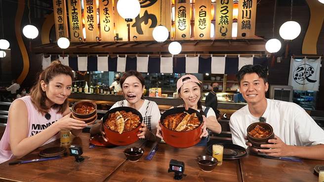 莎莎（左起）、大胃王小慧、大胃王艾嘉、風田享用鰻魚飯。（緯來綜合台提供）