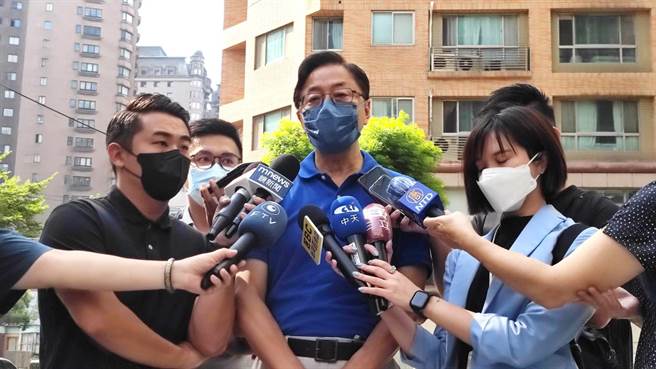 国民党桃园市长参选人张善政今天受访表示，这是全国性关于政治人物诚信的问题，蔡英文总统身为民进党主席，应该向国人郑重道歉。（赖佑维摄）