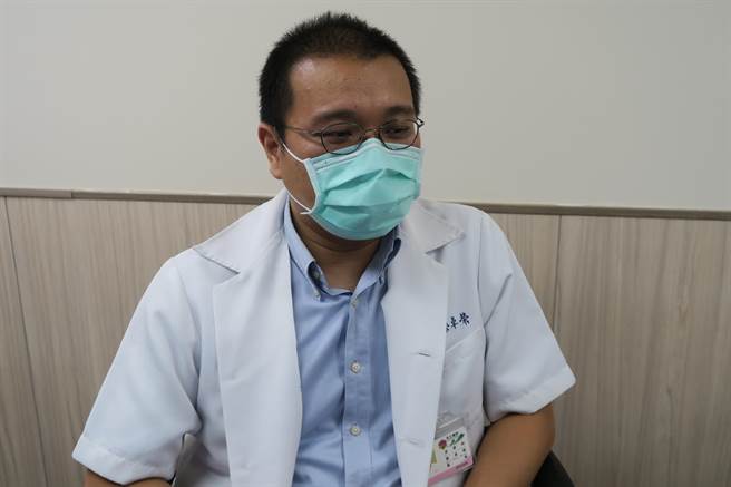 彰化医院泌尿科医师蔡卓荣最近陆续看了5名年长男性，自诉确诊或施打疫苗产生后遗症。（院方提供／吴建辉彰化传真）
