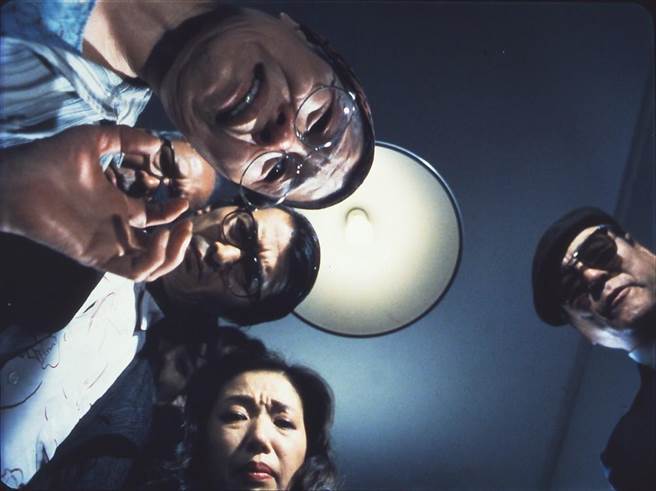 伊丹十三51岁初执导筒拍摄《葬礼》。（金马提供）