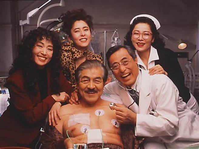 伊丹十三在住院期间拍摄《大病人》。（金马提供）