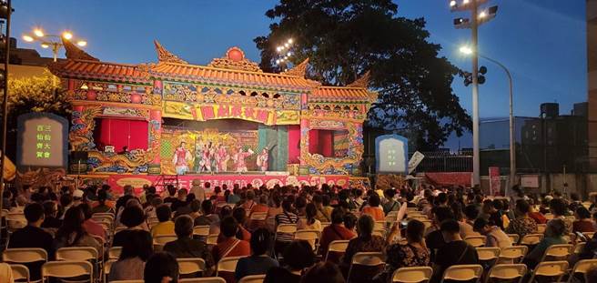 迈入第12个年头的庄头艺穗节，演出项目包括「庄头音乐会」、「庄头歌仔戏」、「庄头戏剧」与「庄头偶戏」，将厅堂等级表演节目搬到庄头演出。（高市文化局提供／杨舒婷高雄传真）