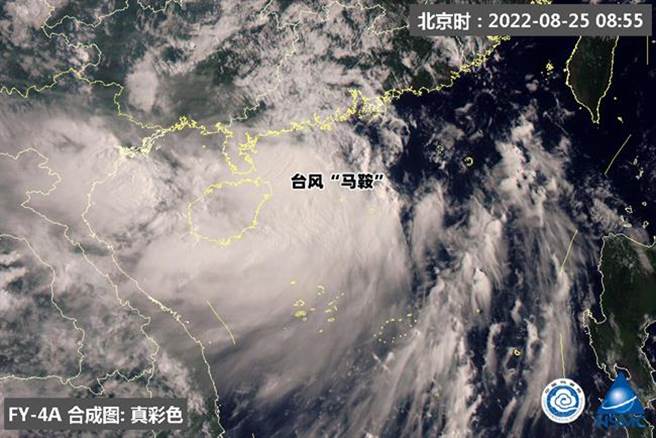 今天8时55分卫星云图，可见马鞍颱风结构不对称，南侧云系较多。（图／大陆国家卫星气象中心）