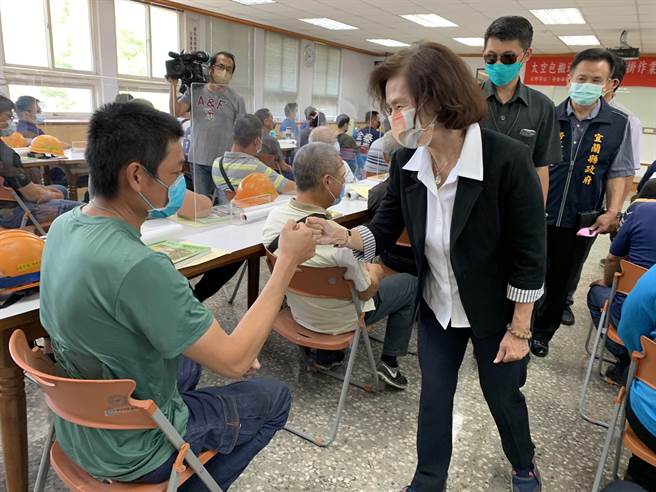 宜兰县长林姿妙今上午至冬山乡出席安全宣导观摩会，媒体访问她，知道林羿伶PO文喊冤吗？林姿妙回应，「编造故事、未审先判、引人入罪」。（吴佩蓉摄）