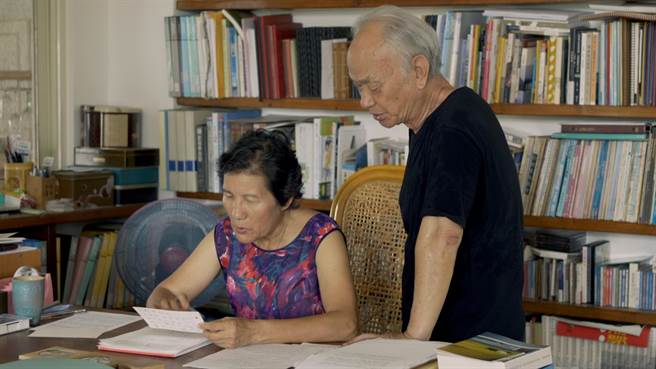 吴晟和妻子庄芳华有相同兴趣理念，牵手近一甲子感情甚笃。（目宿媒体提供）