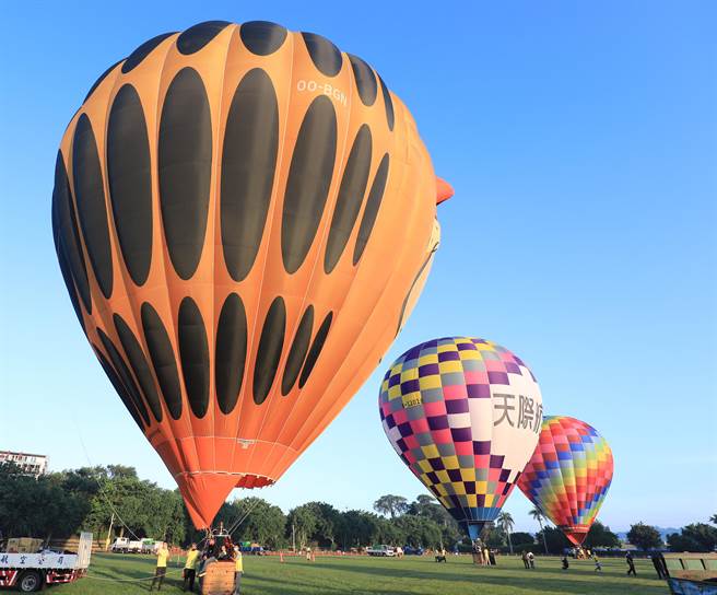 今年除提供民眾升空体验的3颗热气球，另一大亮点便是展出超Q萌的加菲猫热气球。（台中市政府提供）