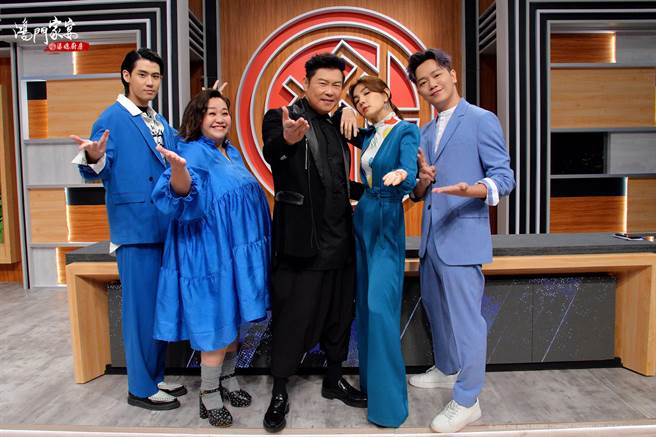 李玉玺（左起）、锺欣凌、曾国城、Ella、索艾克。（卫视中文台提供）