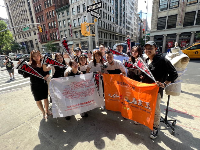 为拓展学生国际视野，弘光科技大学暑假选送学生前往美国排名第一的纽约帕森斯设计学院（Parsons School of Design）短期研习。(照片/弘光科技大学提供)