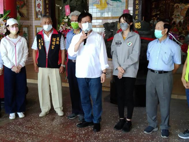 民进党新北市长参选人林佳龙25日抨击，五股垃圾山没有解决都市计画变更问题，应该做治本规划。（陈彩玲摄）