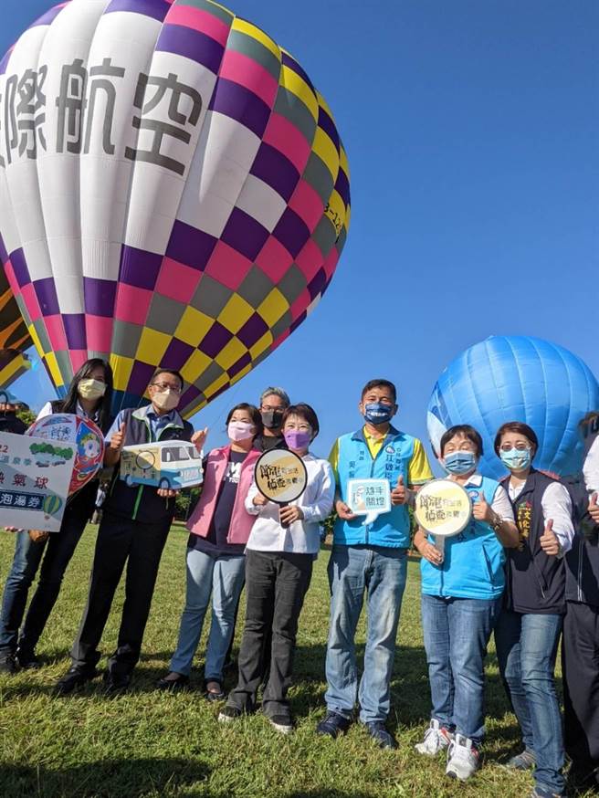 台电在今年「第二届石冈热气球嘉年华」，第一天就驶入活动会场，邀请所有参与民眾一同体验各项节电活动，共同为节能减碳尽一份心力。(台电公司提供)