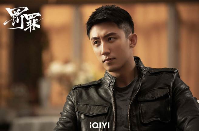 主角青年刑警常征（黄景瑜饰）与犯罪集团的黑白博弈。（爱奇艺国际站提供）