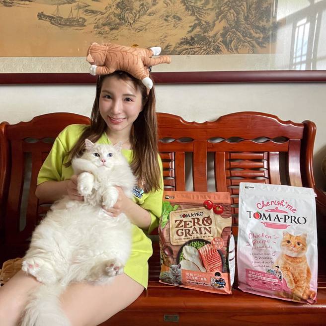 张皮皮的宠物营养师身分，让她很会照顾小动物。(图/张皮皮 IG)