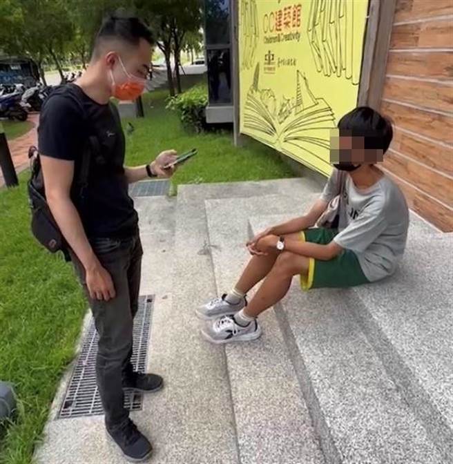 16岁张姓少年离家出走两周，经警方协寻，终于在西屯区的图书馆内找到他。（民眾提供／冯惠宜台中传真）