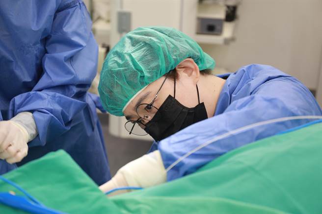 大肠直肠外科医师黄郁纯表示，产后可以透过外科手术进行痔疮切除。图黄郁纯提供