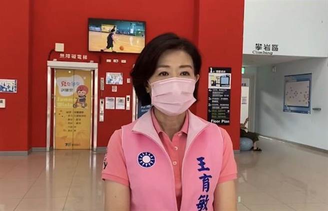 国民党嘉义县长参选人王育敏认为翁章梁自认农产品行销成绩很好，请对县民公开歷年嘉义县外销农产品的数据。（吕妍庭翻摄）