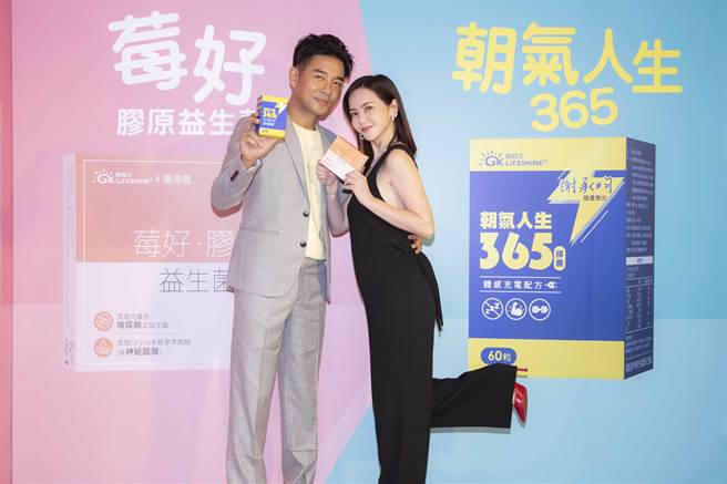 谢承均、简沛恩推出联合研发的保健食品。（葡萄王生技提供）