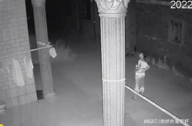 一名人妻抱怨，婆婆为了省电费，大热天不愿开冷气，半夜甚至还会出门检查她和老公是否开冷气。（图／翻摄自网易新闻）

