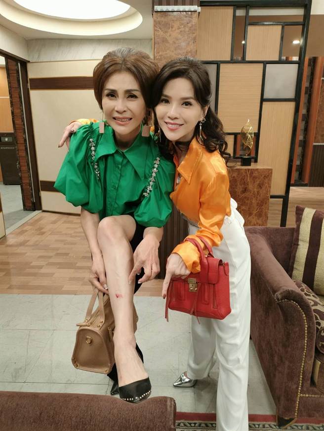 梁佑南与胡嘉爱剧中爆发肢体衝突而挂彩。（民视提供）