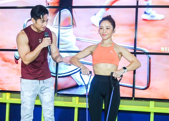 梁文音今出席新歌活动，邀来周孝安力挺支持。（粘耿豪摄）