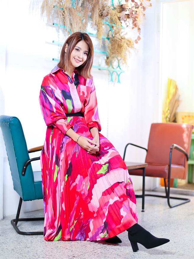 郭靜每日走萬步，維持窈窕身材。（陳俊吉攝）（服裝提供：台灣藍鐘 Bluebell Taiwan ／ MSGM）