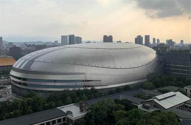 台北大巨蛋防火避难性能审查持续卡关，今天再度审议，仍有多项参数量测不符规定。（本报资料照）