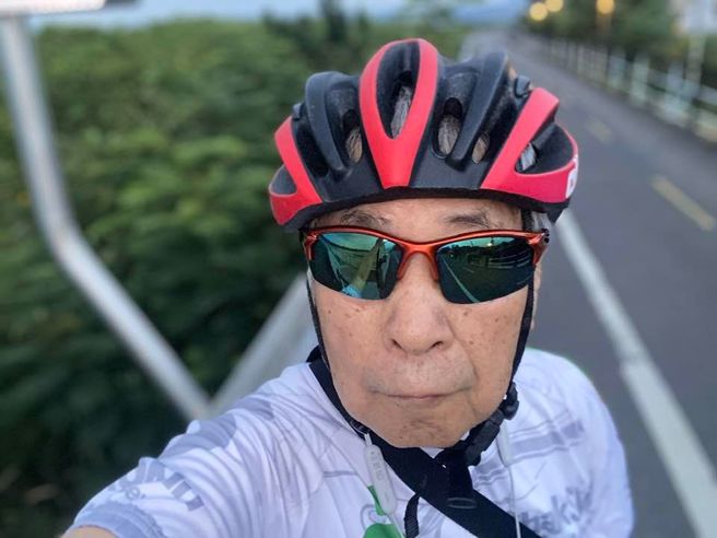 86岁李富城维持运动的习惯。（图／FB@李富城）