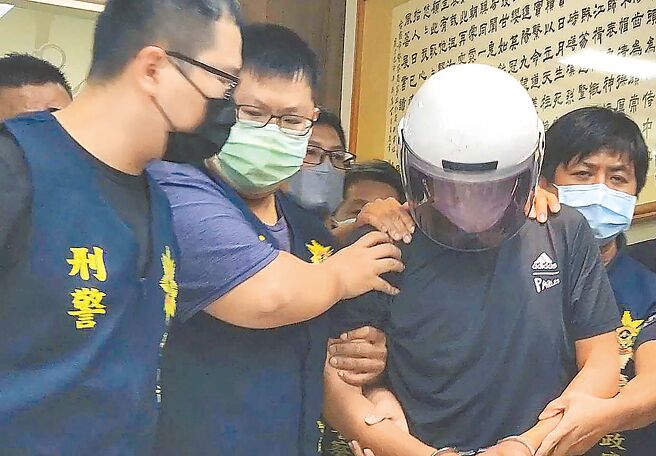 台南地院24日開庭，認定殺害台南雙警的林信吾涉犯殺人、強盜、槍砲彈藥刀械條例等重罪犯嫌重大，且有逃亡、滅證，及反覆實施犯罪之虞，裁准羈押。（中央社）