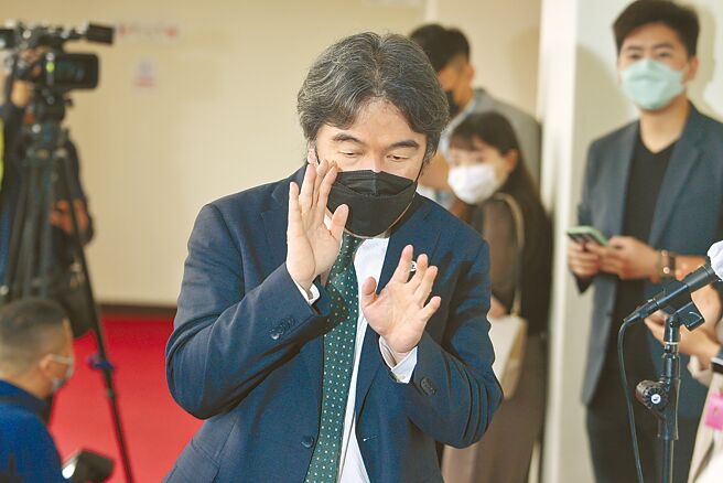 陳水扁稱「接下指揮官的人，竟然在外面跟人偷生小孩，鬧出那麼大新聞」。雖沒點名，但接任防疫指揮官的就是鬧出緋聞的王必勝。（本報資料照片）