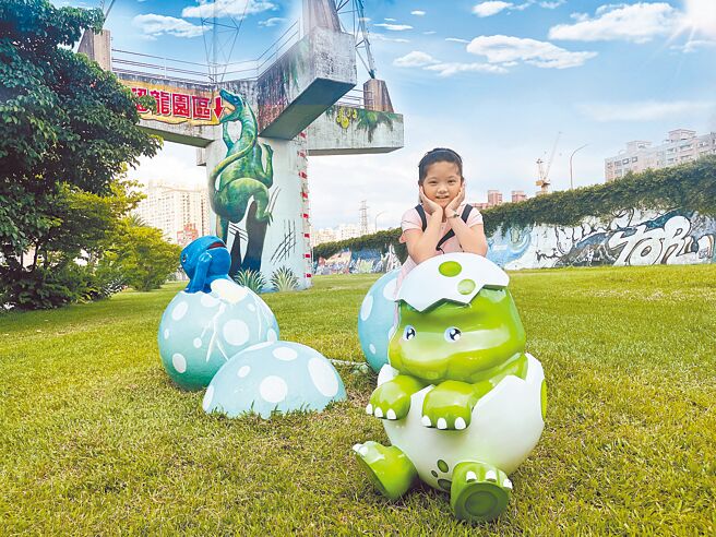 中和恐龙园区又添新成员，4只萌翻了的恐龙宝宝超级吸睛。（新北市高滩处提供／王扬杰新北传真）