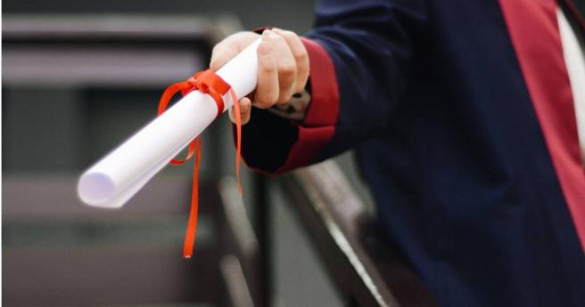 一名網友日前發文指出，公司新進的女同事很喜歡出言賣弄學歷。（示意圖／Pexels）