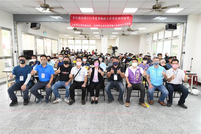 农业处强调，拿到合格证照的学员，有效期限为4年，期满后需要再回讯认证，这些人才未来都会提供给县内相关机关单位纳入树木修剪发包厂商资格认定，以落实树木修剪认证制度。（县府提供／吴建辉彰化传真）