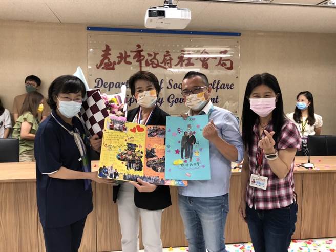 台北市副市长黄珊珊今向社会局同仁辞行。（杨亚璇摄）