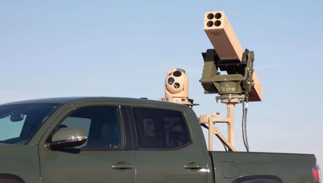 简称「吸血鬼」（VAMPIRE）的「无关车型模组化托盘ISR火箭弹装备」（Vehicle-Agnostic Modular Palletized ISR Rocket Equipment）。（L3 Harris）