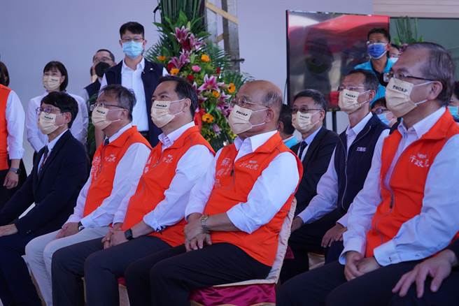 行政院长苏贞昌26日现身彰化，出席车测中心行人安全防护实验室落成暨测试能量展示活动。（吴建辉摄）