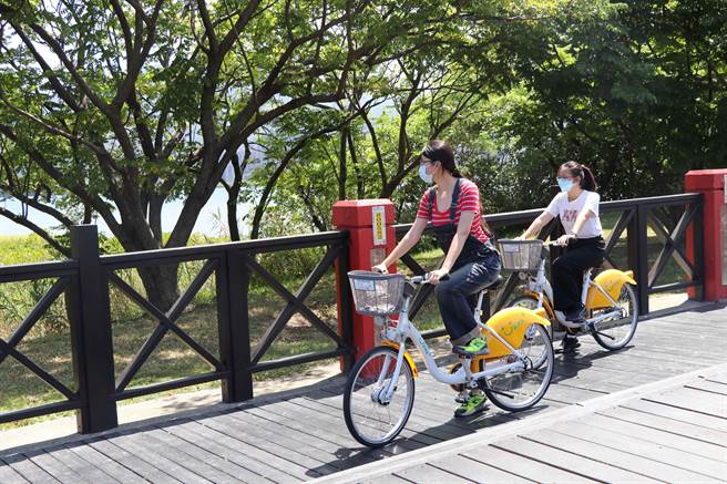 「河岸双轮练习曲」则是让民眾骑乘单车畅游八里水岸。（十三行博物馆提供）