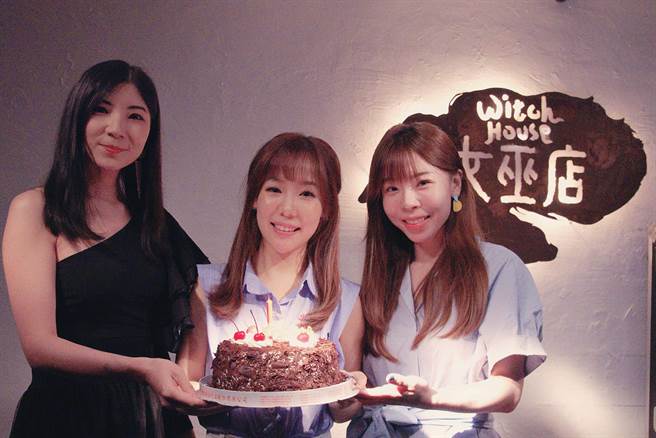 魏妙如生日音乐会上喜获2位好友站台。（如此音乐提供）