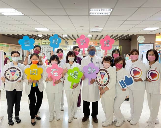 大同医院响应2022国际失智症月活动，于26举办「无微不智 忆起守护 失智症活动日」，推动民眾主动参与自我失智筛检，同时也邀请营养师教导民眾如何吃出好脑力。（高市大同医院提供／杨舒婷高雄传真）