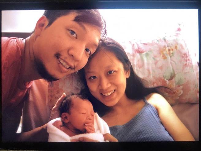 许景淳分享儿子一家3口照片。（翻摄许景淳脸书）