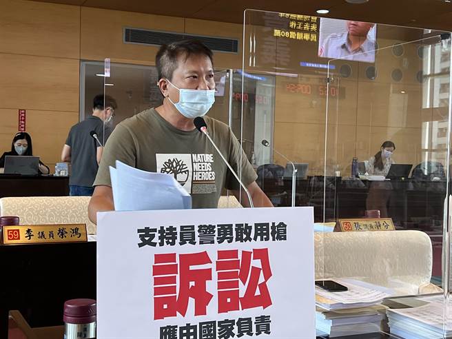 台中市议员陈文政呼吁，国家应协助处理警察值勤开枪的后续诉讼问题，也精简警察工作、让他们安心拚治安。(林欣仪摄)