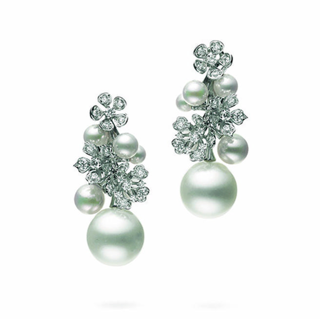 MIKIMOTO Bloom Collection珍珠钻石耳环，36万9000元。（MIKIMOTO提供）