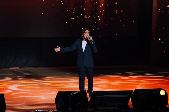 沈文程、潘越云、翁立友、向蕙玲、施文彬及李翊君近日前往台东为长者献唱。（臺东县政府社会处提供）