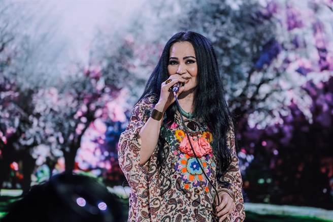 沈文程、潘越云、翁立友、向蕙玲、施文彬及李翊君近日前往台东为长者献唱。（臺东县政府社会处提供）