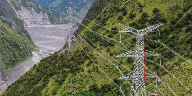 限電中的四川氣溫持續突破新高。圖／新華社