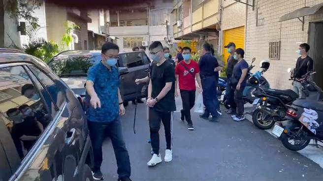 嘉义检警破获毒窟逮捕人蛇集团犯嫌。（嘉义县警察局提供／廖素慧嘉义传真）