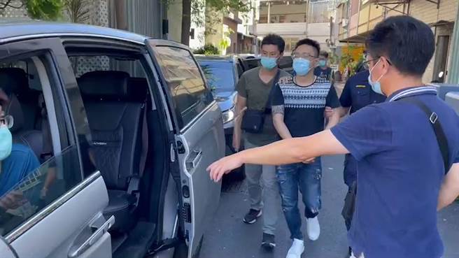 嘉义检警逮捕人蛇集团犯嫌。（嘉义县警察局提供／廖素慧嘉义传真）
