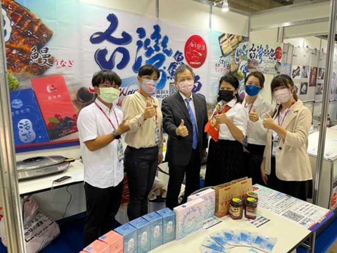 国立高雄科技大学教育部USR计画「邻家好渔」执行团队，与农委会渔业署、屏东县府合作，于8月24至26日参加日本国际水产暨技术展，强力推销我国优质渔产，为国内渔民找出路之积极作为。(照片/高雄科技大学提供)
