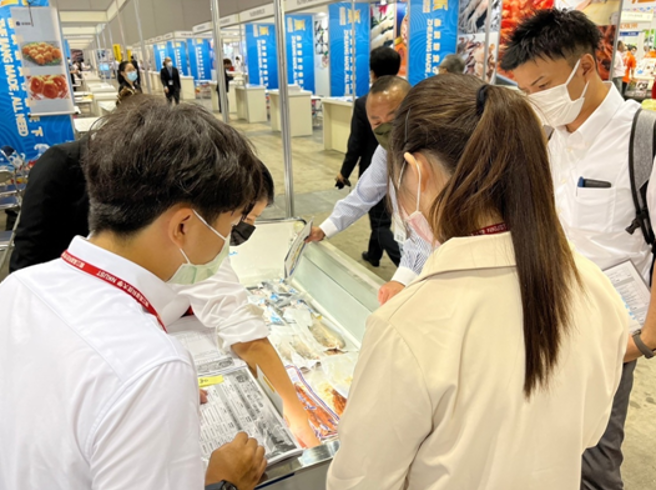 国立高雄科技大学执行教育部USR国际连结型计画「邻家好渔」，赴日参加国际水产暨技术展，大学与政府携手合作，积极为国内渔民找出路。(照片/高雄科技大学提供)