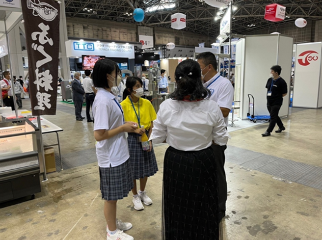 日本国际水产暨技术展为重要全球渔业盛事，今年为第二十四届举办。据参展团队成员表示，目前已有多间厂商对臺湾渔货表达高度兴趣，相信本次参展定会收穫满满。(照片/高雄科技大学提供)