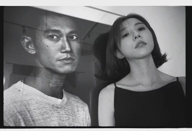 邵雨薇晒与吴慷仁另类放闪照。（图/翻摄自1989ivyshao IG）